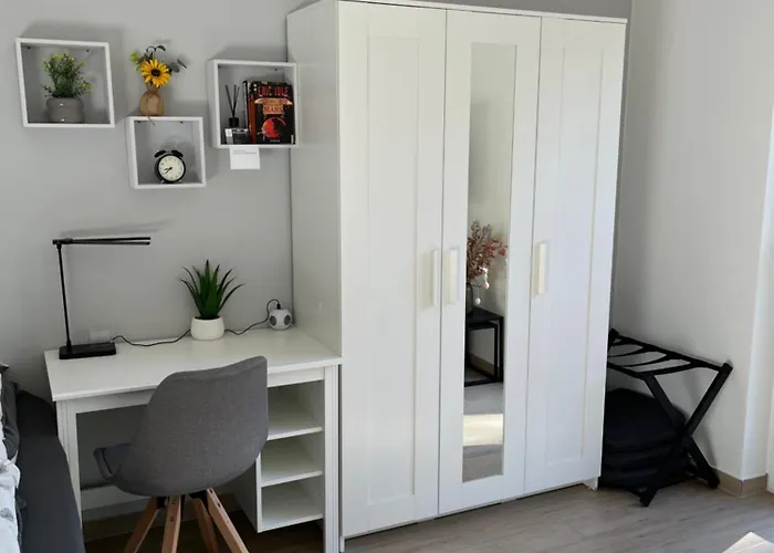 Neu Sanierte Wohnung Fuer 2-4 P