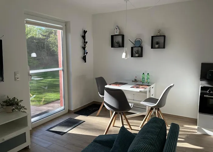 Neu Sanierte Wohnung Fuer 2-4 P