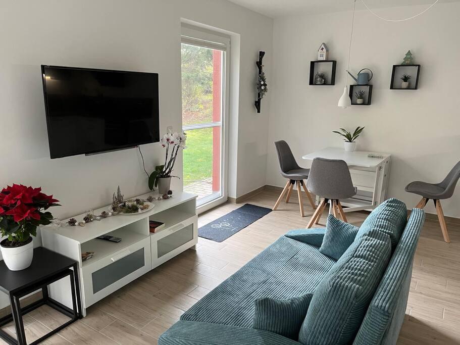 Neu Sanierte Fuer 2-4 P Appartement *