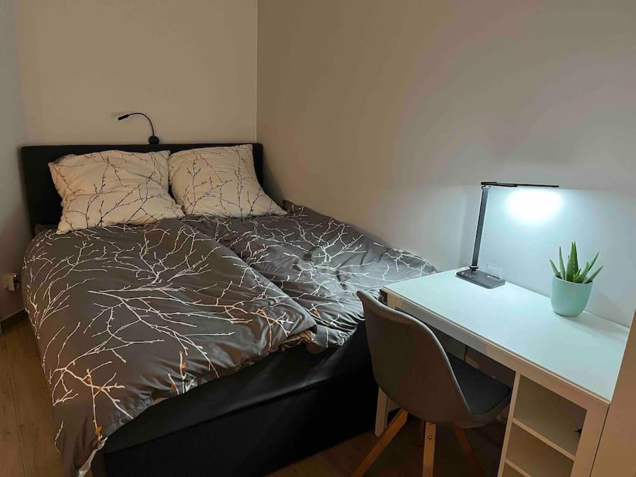 Neu Sanierte Fuer 2-4 P Appartement