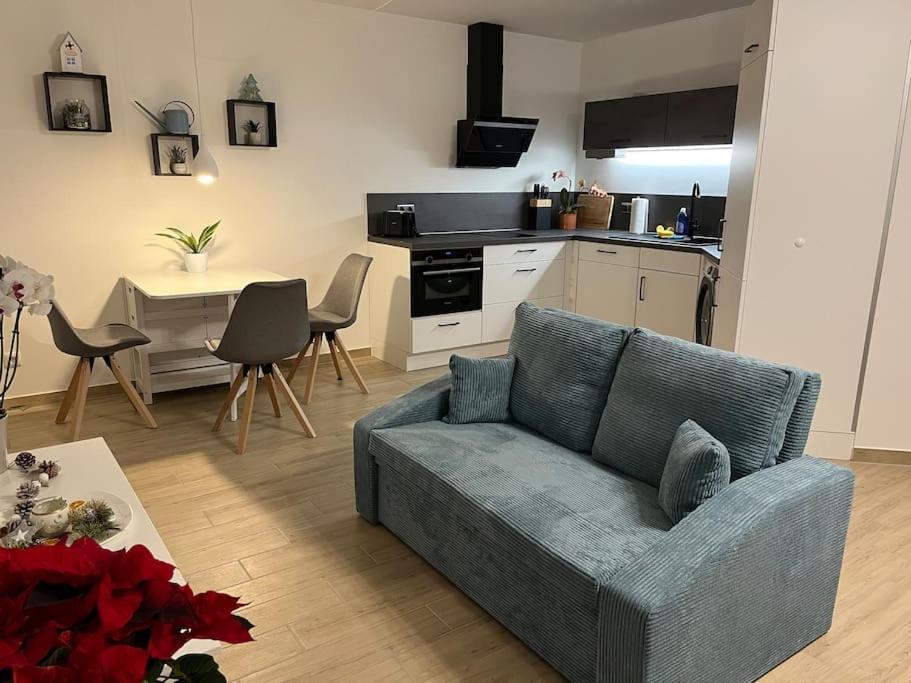 Neu Sanierte Fuer 2-4 P Appartement